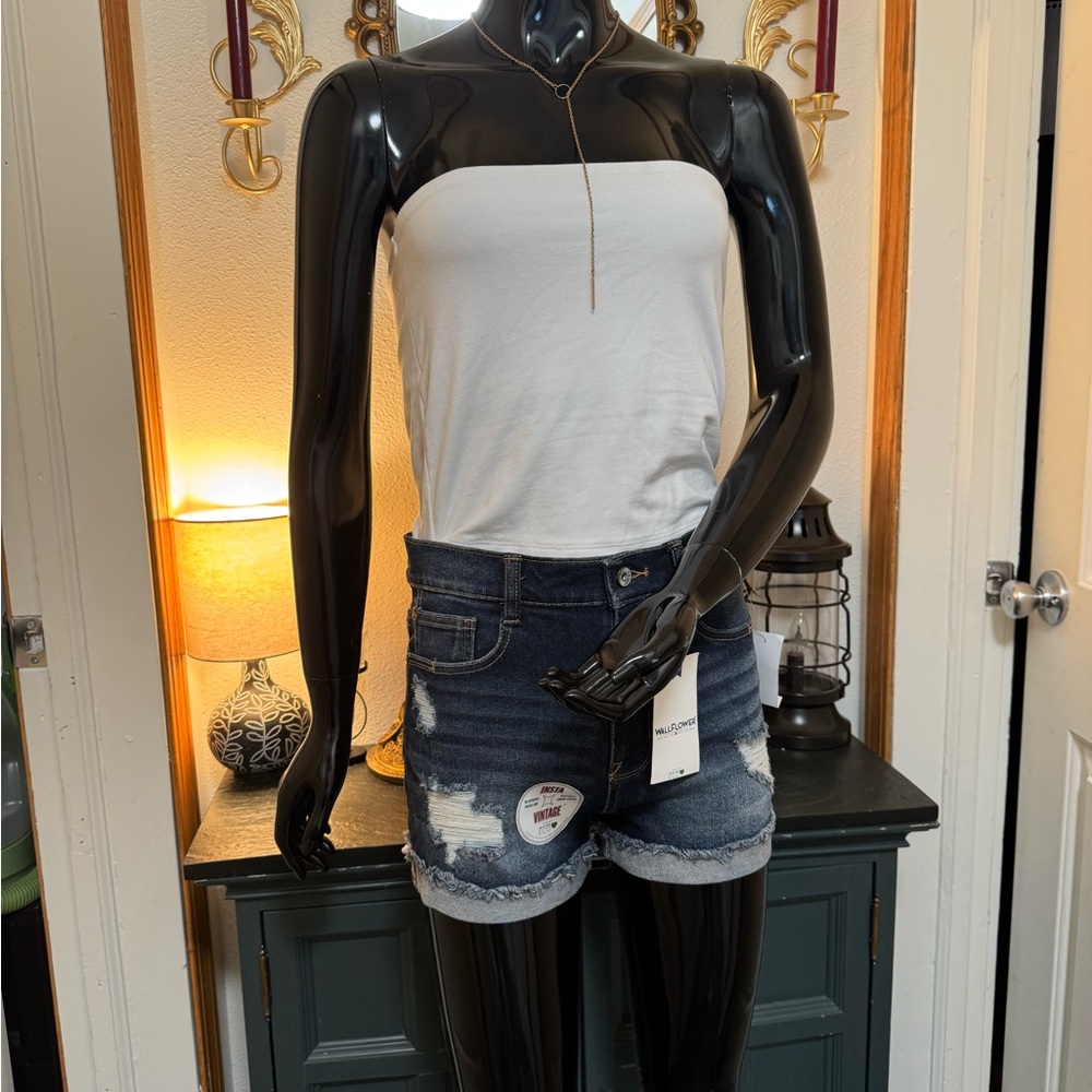 NWT Distressed Denim Shorts Size 7